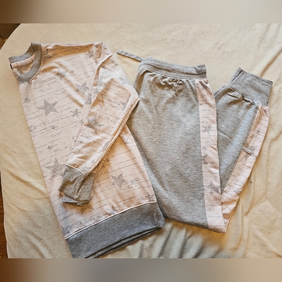 Pajama Set - Picture 1 of 4